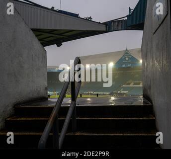 Hillsborough, Sheffield, Yorkshire, Großbritannien. November 2020. English Football League Championship Football, Sheffield Mittwoch gegen Stoke City; Hillsborough Walk Way to Stadium before kick off Credit: Action Plus Sports/Alamy Live News Stockfoto