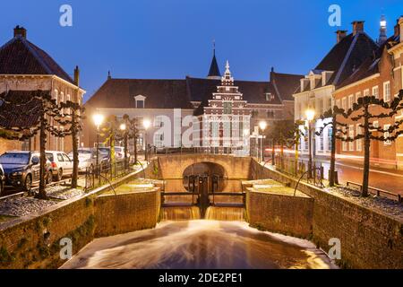 Amersfoort, Niederlande, am historischen Doppelport im Morgengrauen. Stockfoto