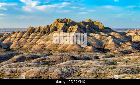 Badlands National Park liegt im Südwesten von South Dakota. Der Park hat viele erodierte Buten, Zinnen und Grasland. Stockfoto