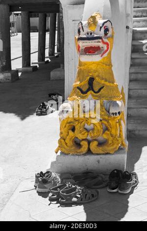 Detail der Statue am Eingang zum Kloster Shwe Yan Pyay, Shwe Yaunghwe Kloster, Nyaungshwe, Inle Lake, Myanmar (Birma), Asien im Februar Stockfoto