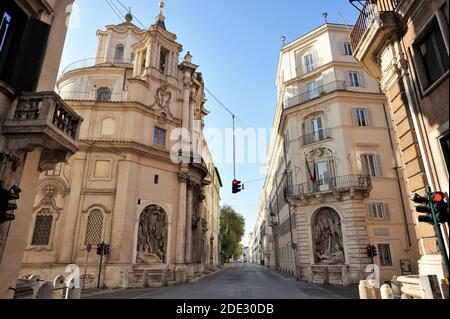 Italien, Rom, Kreuzung Via delle Quattro Fontane und Via del Quirinale, vier Brunnen und Kirche San Carlo alle Quattro Fontane Stockfoto