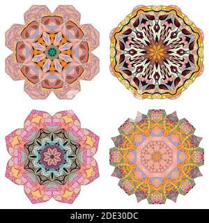 Handgemaltes Kunstdesign. Farbe handgezeichnete Illustration Set von 4 Mandalas für die Dekoration Stock Vektor