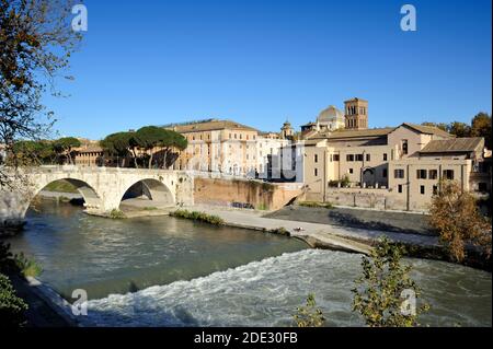 Italien, Rom, Tiber, Isola Tiberina Stockfoto