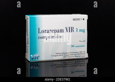 Huelva, Spanien - 26. November 2020: Spanische Box von Lorazepam Marke VIR. Es wird verwendet, um Angststörungen, Schlafstörungen, aktive Anfälle zu behandeln. Stockfoto