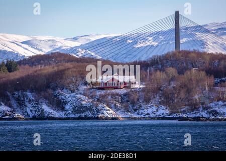 Helgeland-Brücke (Helgelandbrua) bei Sandnessjoen in Norwegen Stockfoto