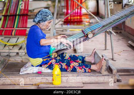 Yakan Weberei und Tuch im Yakan Weaving House in Basilan, Philippinen Stockfoto