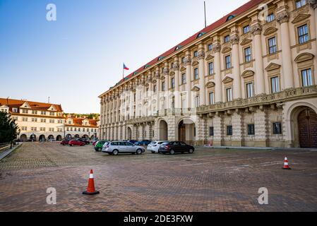 Prag, Tschechische republik - 19. September 2020. Gebäude des Außenministeriums in Cernin Palace Stockfoto