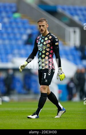 Madejski Stadium, Reading, Berkshire, Großbritannien. November 2020. English Football League Championship Football, Reading versus Bristol City; Torwart Daniel Bentley aus Bristol City trägt das Torwarthemd 2020-21, das vom legendären Trikot des dänischen Torwarts Peter Schmeichel bei den Europameisterschaften 1992 inspiriert wurde.Credit: Action Plus Sports/Alamy Live News Stockfoto