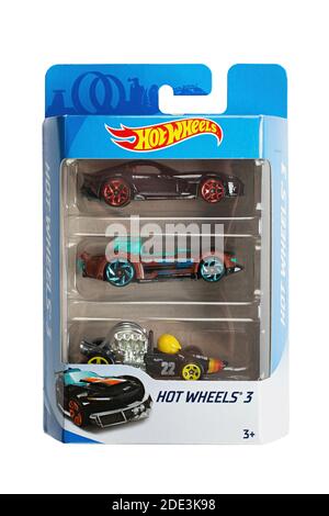 Ukraine, Kiew - Oktober 23. 2020: Pack von drei Hot Wheels Spielzeugautos. Hot Wheels ist ein Maßstab-sterben-Cast Spielzeugautos von amerikanischen Spielzeughersteller Mattel im Jahr 1968. Fil Stockfoto