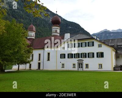 Kirche St. Bartholomäus am berühmten Königssee in Bayern Stockfoto