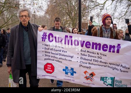 Piers Corbyn führt einen Anti-Lockdown-protestmarsch im Hyde Park, London, Großbritannien, mit einem Banner unserer Bewegung an. Anti-Maske, Anti-Impfstoff, Anti 5G, E202 Stockfoto