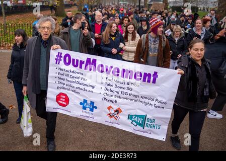 Piers Corbyn führt einen Anti-Lockdown-protestmarsch im Hyde Park, London, Großbritannien, mit einem Banner unserer Bewegung an. Anti-Maske, Anti-Impfstoff, Anti 5G, E202 Stockfoto