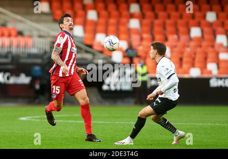 Stefan Savic von Atletico de Madrid und Manu Vallejo von Valencia CF während der spanischen Meisterschaft La Liga Fußball mach zwischen Valencia und Atletico de Madrid am 28. November 2020 im Estadio de Mestalla in Valencia, Spanien - Foto Maria Jose Segovia / Spanien DPPI / DPPI / LM Stockfoto