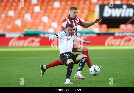 Manu Vallejo von Valencia CF und Mario Hermoso von Atletico de Madrid während der spanischen Meisterschaft La Liga Fußball mach zwischen Valencia und Atletico de Madrid am 28. November 2020 im Estadio de Mestalla in Valencia, Spanien - Foto Maria Jose Segovia / Spanien DPPI / DPPI / LM Stockfoto