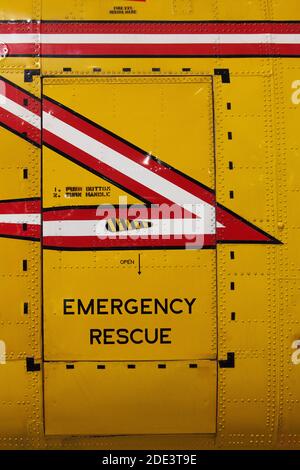 Emergency Rescue Helikopter Tür, Canada Aviation and Space Museum, Ottawa, Ontario, Kanada Stockfoto