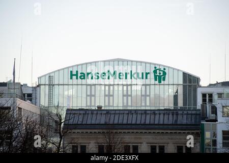 Hamburg, Deutschland. November 2020. Das Hauptgebäude der HanseMerkur Versicherungsgruppe. Quelle: Daniel Reinhardt/dpa/Alamy Live News Stockfoto