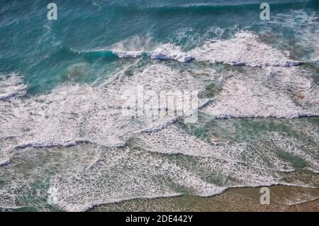 Luftaufnahme der Küste Wellen, Cape Reinga, Northland Region, Nordinsel, Neuseeland Stockfoto