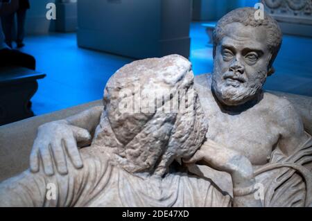 Sarkophagdeckel aus Marmor mit liegender Pärchen. Roman, severan Periode. Kammer der griechisch-römischen Zeit im Metropolitan Museum of Art 1000 Fifth AV Stockfoto