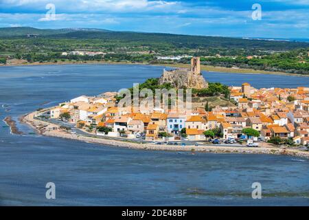 Blick auf den Wachturm in Gruissan im Languedoc-Roussillon, Frankreich, Aude, Gruissan, Dorf in Circulade zeugt von einer mittelalterlichen Herkunft, strategische SIG Stockfoto