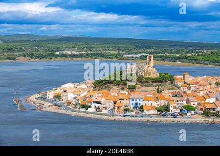 Blick auf den Wachturm in Gruissan im Languedoc-Roussillon, Frankreich, Aude, Gruissan, Dorf in Circulade zeugt von einer mittelalterlichen Herkunft, strategische SIG Stockfoto