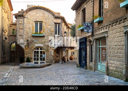 Im Inneren der Stadt Carcassonne, mittelalterliche Stadt als Weltkulturerbe der UNESCO, Harbore d'Aude, Languedoc-Roussillon Midi Pyrenees Aude Frankreich Stockfoto
