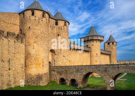 Befestigte Stadt Carcassonne, mittelalterliche Stadt als Weltkulturerbe der UNESCO, Harbore d'Aude, Languedoc-Roussillon Midi Pyrenees Aude Frankreich Stockfoto