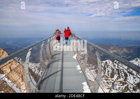 Aussichtspunkt des Observatoriums von Pic Du Midi De Bigorre, Hautes Pyrenees, Midi Pyrenees, Frankreich. Der 12m hohe Ponton dans le ciel, ein Glasgang hoch abo Stockfoto