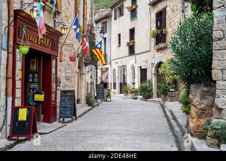 Saint Guilhem le Desert, beschriftet Les Plus Beaux Villages de France (die schönsten Dörfer Frankreichs), ein Halt auf el Camino de Santiago, Herault, Stockfoto