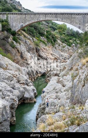 Gorges de l'Herault zwischen St Martin de Londres und St Guilhem le Desert, Languedoc Roussillon Heraul, Frankreich Stockfoto