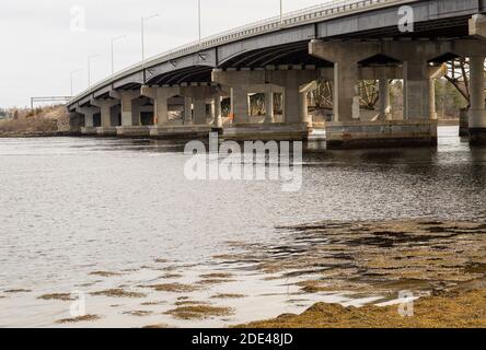 Diese Bucht ist eine Bucht nur 3.6 Meilen von Durham, NH., in Strafford County, New Hampshire. Dies ist ein Teil des Bellamy River, der nach Little Bay fließt. Stockfoto