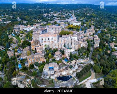 Luftaufnahme über dem Dorf Gordes, Vaucluse, Provence, Frankreich Stockfoto