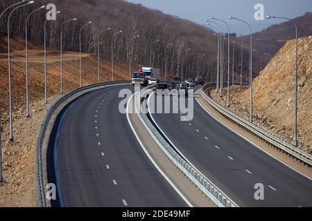 Herbst 2013 - Wladiwostok, Primorsky Region - Sedanka - Patroclus Umgehungsstraße in Wladiwostok Stockfoto