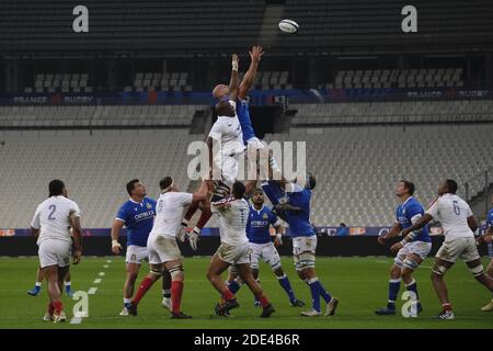 Saint Denis, Seine Saint Denis, Frankreich. November 2020. Die Schleuse von Italien Team ALESSANDRO ZANNI in Aktion während der Herbstcup-Nationen 2020 Tag 3 Pool B zwischen Frankreich und Italien im Stade de France - St Denis - Frankreich. Frankreich gewann 36-5 Kredit: Pierre Stevenin/ZUMA Wire/Alamy Live News Stockfoto