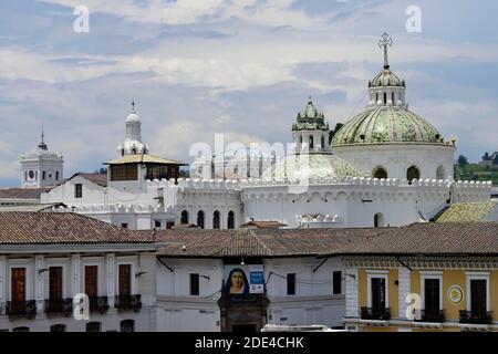 Kuppeln der Jesuitenkirche Iglesia de la Compania de Jesus, Quito, Provinz Pichincha, Ecuador Stockfoto