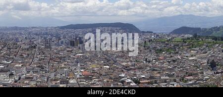 Blick über die Hauptstadt vom Aussichtspunkt Mirador de Panecillo, Panorama, Quito, Pichincha Provinz, Ecuador Stockfoto