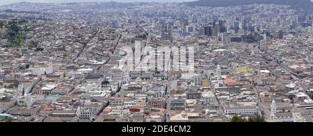 Blick über die Hauptstadt vom Aussichtspunkt Mirador de Panecillo, Panorama, Quito, Pichincha Provinz, Ecuador Stockfoto