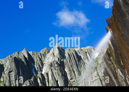 Wasserfall auf dem Gotthardpass, Tessin, Schweiz Stockfoto