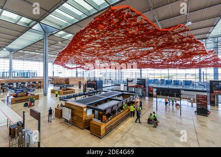 Probebetrieb in der Abflughalle im Terminal 1 des neuen Berliner Flughafens BER, Schönefeld Stockfoto