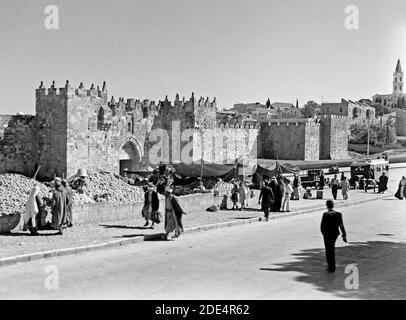 Damaskus Tor & orange Pfähle allgemeine Ansicht entfernt. Aufgenommen am 6. Mai '44 ca. Stockfoto