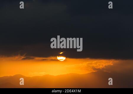 Wolkiger Sonnenuntergang Kanagawa, Japan, Stockfoto