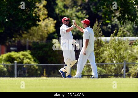 November 2020. Benalla Bushrangers A Reserves nehmen die Wangaratta Rovers im Benalla Gardens Oval in Anspruch. Stockfoto