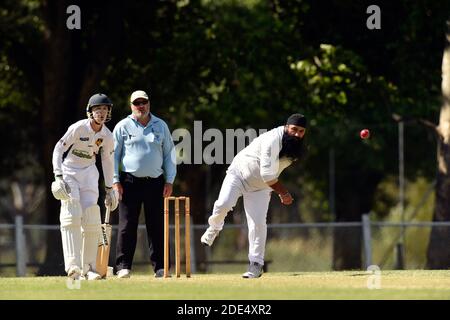 November 2020. Benalla Bushrangers A Reserves nehmen die Wangaratta Rovers im Benalla Gardens Oval in Anspruch. Stockfoto