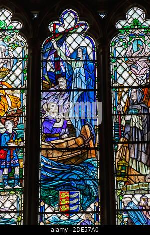 England, East Sussex, Winchelsea, Kirche St. Thomas der Märtyrer, das Lebensboot Memorial Window Stockfoto