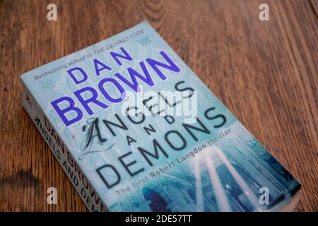 Dan Brown ist ein amerikanischer Autor, der vor allem für seine Thriller Robert Langdon Romane Angels & Demons, The Da Vinci Code, The Lost Symbol, Inferno bekannt ist Stockfoto