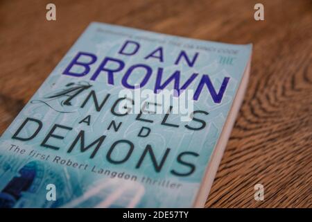 Dan Brown ist ein amerikanischer Autor, der vor allem für seine Thriller Robert Langdon Romane Angels & Demons, The Da Vinci Code, The Lost Symbol, Inferno bekannt ist Stockfoto