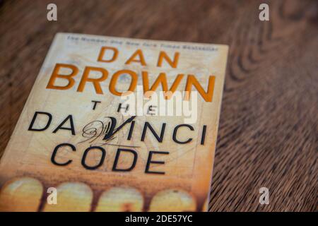 Dan Brown ist ein amerikanischer Autor, der vor allem für seine Thriller Robert Langdon Romane Angels & Demons, The Da Vinci Code, The Lost Symbol, Inferno bekannt ist Stockfoto