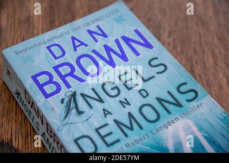 Dan Brown ist ein amerikanischer Autor, der vor allem für seine Thriller Robert Langdon Romane Angels & Demons, The Da Vinci Code, The Lost Symbol, Inferno bekannt ist Stockfoto