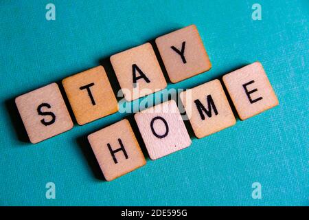 Text zu Hause bleiben Stockfoto