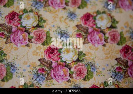 Vintage Shabby Chic blumigen Hintergrund mit Platz für Text oder Produktplatzierung kopieren. Frühling, Blüte, Open Air, Frischekonzept Stockfoto