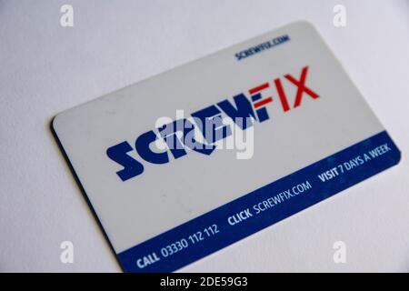 Durham, Großbritannien - 24. Mai 2020: Isolierte Screwfix-Mitgliedskarte. Schraube fix Versorgung Handel Werkzeuge, Sanitär-, Elektro-, Badezimmer und Küchen und ist Stockfoto